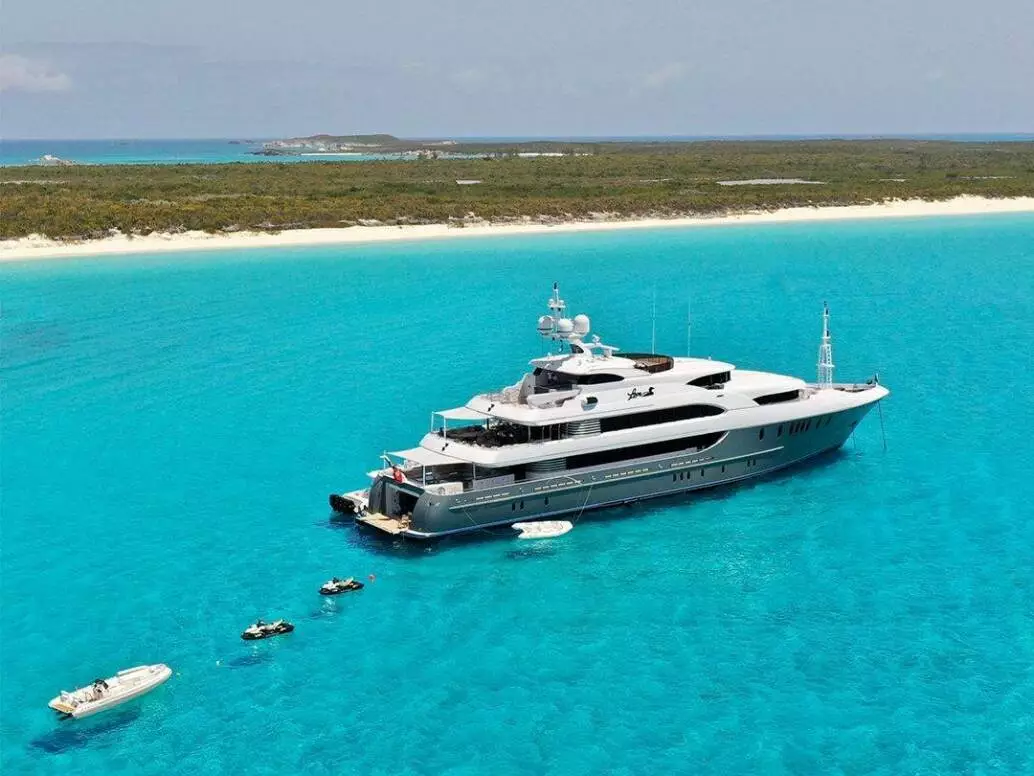Overhead view of Motor Yacht Loon
