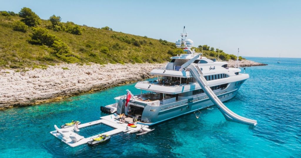 Motoryacht Loon Charter most popular superyacht in Caribbean
