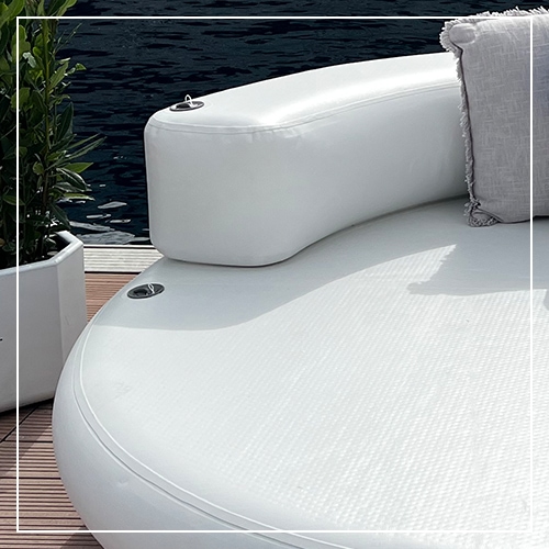 The durable finish of the FunAir Club Chaise