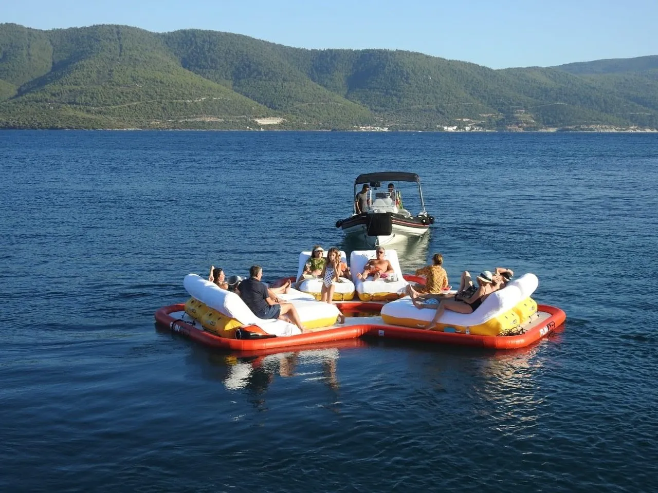 The custom FunAir Floating Island from SY Take It Easier