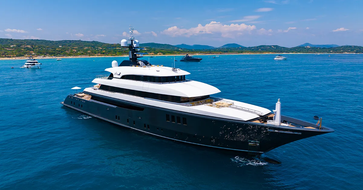 super yacht loon charter price