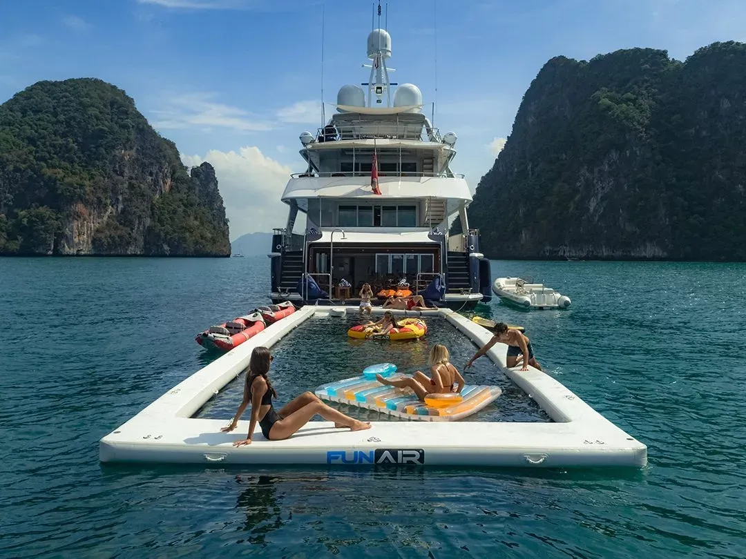 Sea Pool XL on Motor Yacht Lady Azul