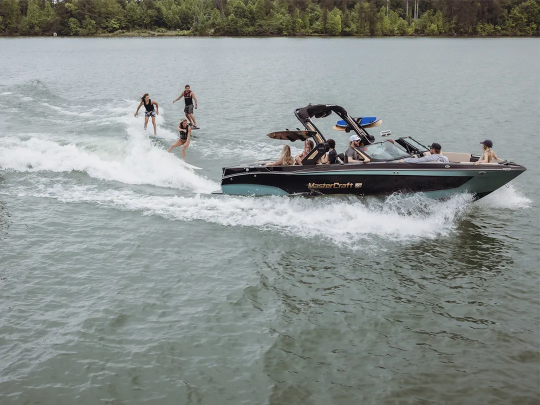 Getting-a-tow-from-a-Mastercraft-superyacht-tender
