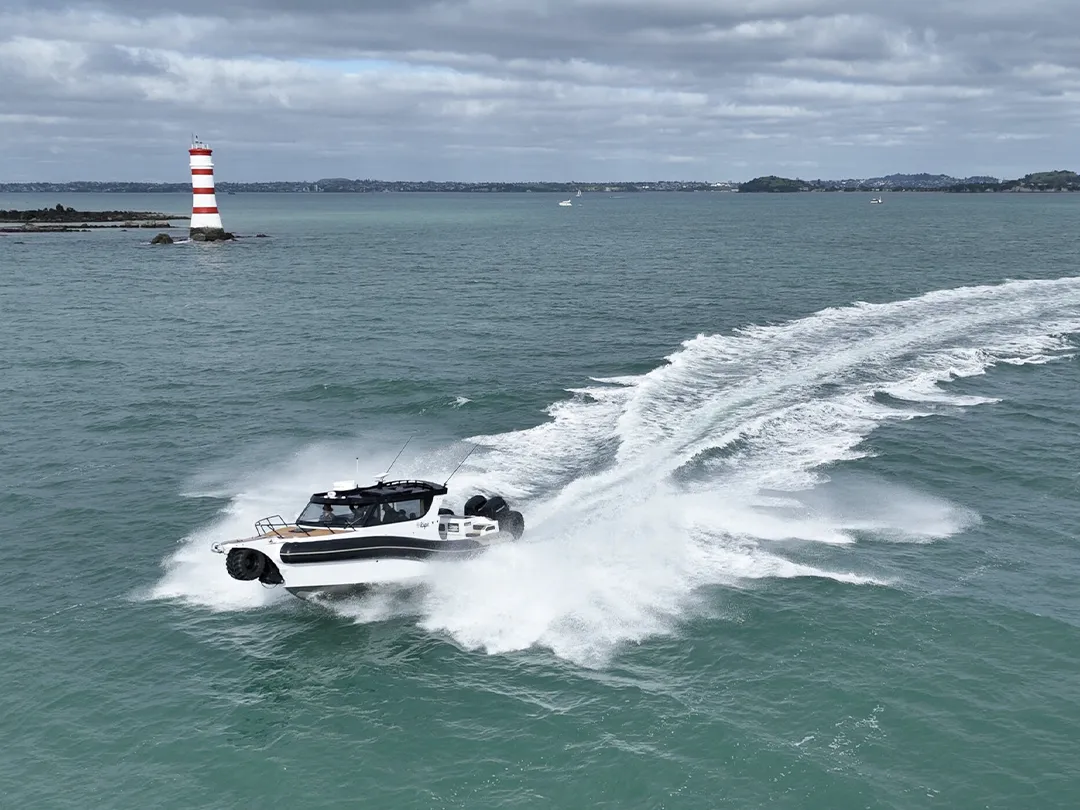 Charter yacht Sealegs tender