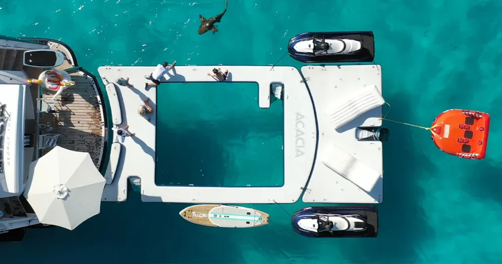 FunAir FunFlex on Motor Yacht Acacia