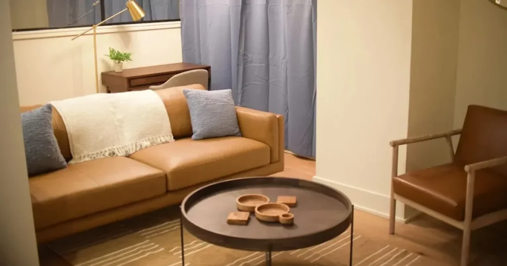 Downtown 1 Bed living area