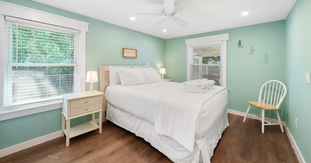 Hideaway Cottage master bedroom