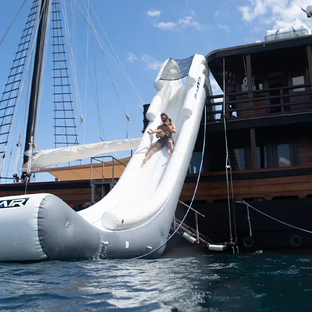 Are FunAir yacht slides fully customisable_