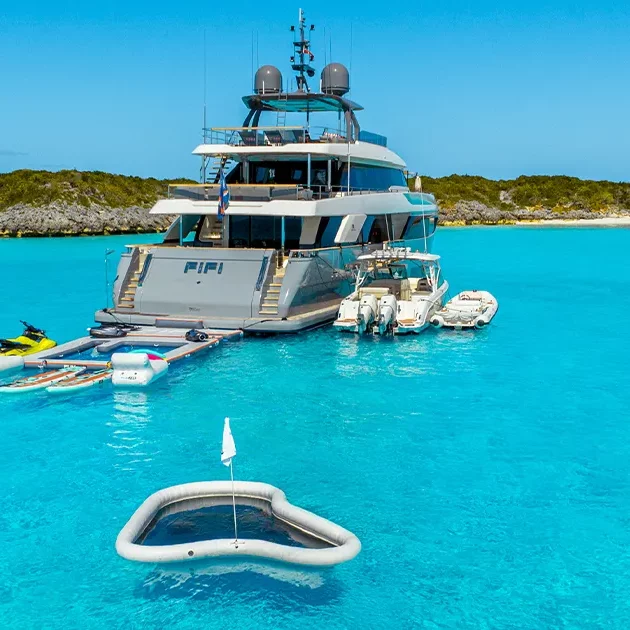 Can the yacht golf green be customised